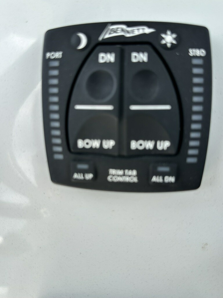 2021 Cobia 240 CC