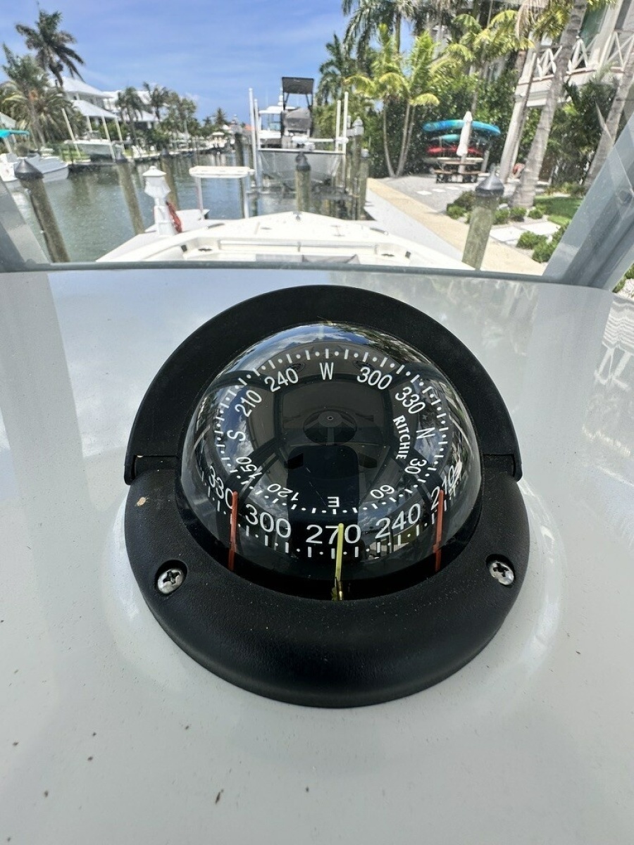 2021 Cobia 240 CC