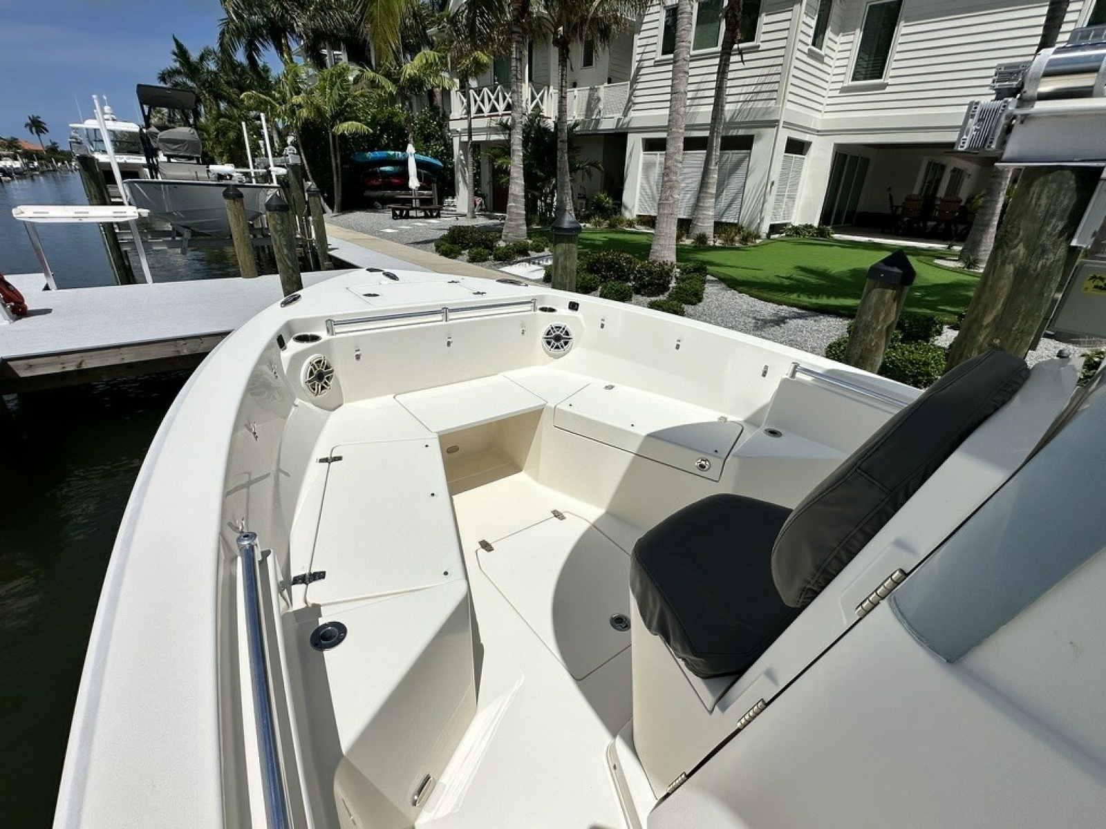 2021 Cobia 240 CC