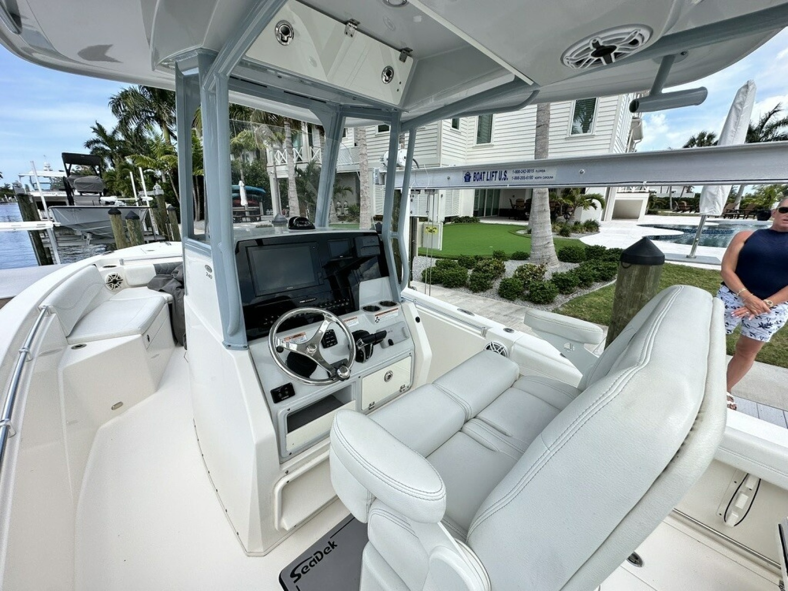 2021 Cobia 240 CC