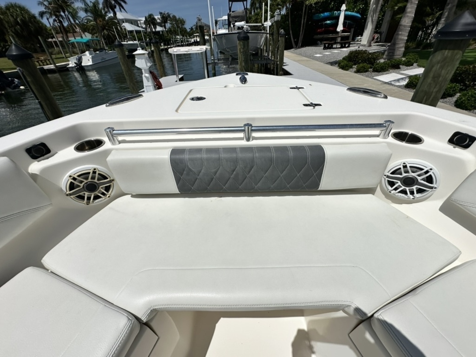 2021 Cobia 240 CC