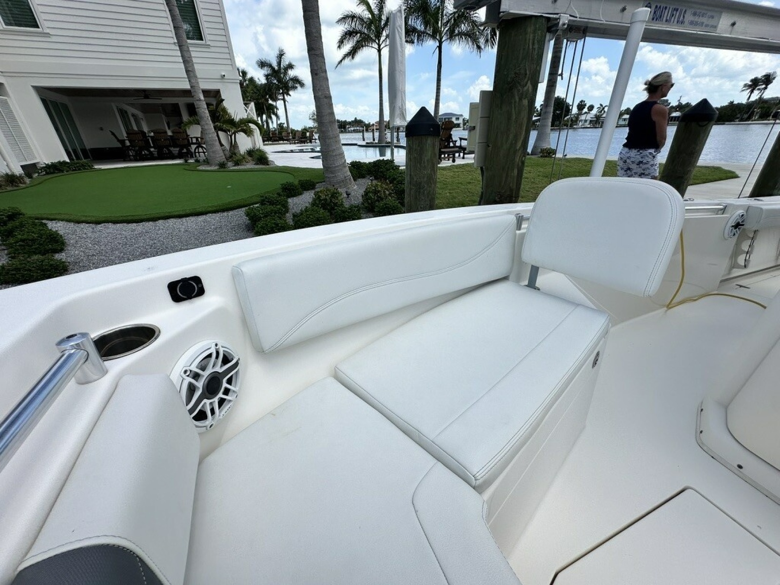 2021 Cobia 240 CC
