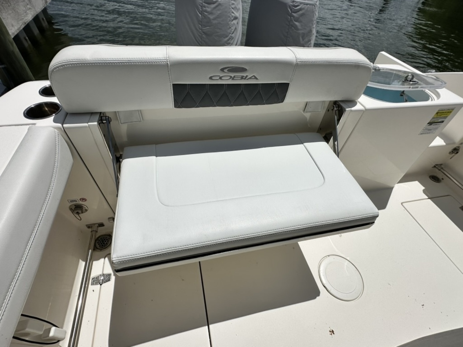 2021 Cobia 240 CC