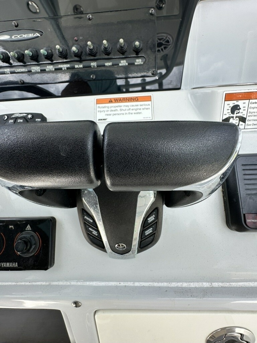 2021 Cobia 240 CC