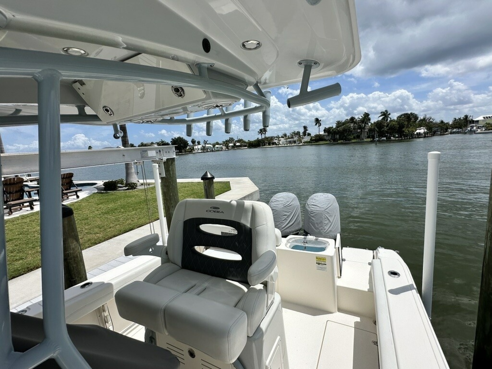 2021 Cobia 240 CC