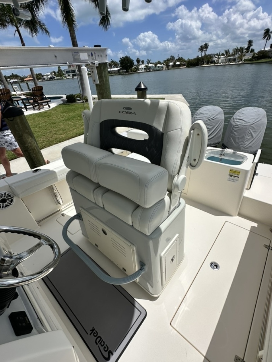 2021 Cobia 240 CC