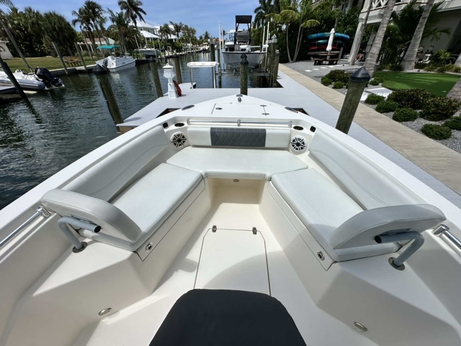 2021 Cobia 240 CC
