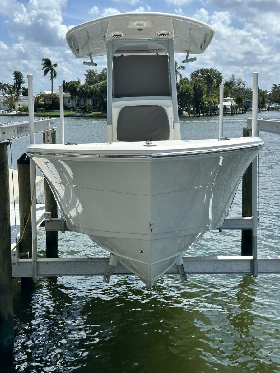 2021 Cobia 240 CC