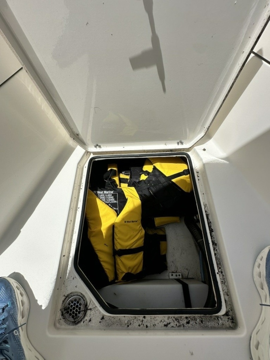 2021 Cobia 240 CC