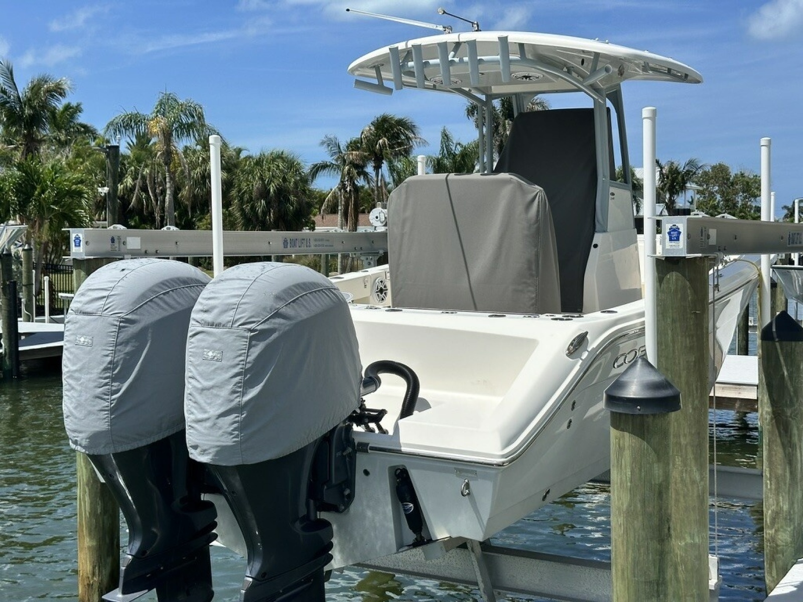 2021 Cobia 240 CC