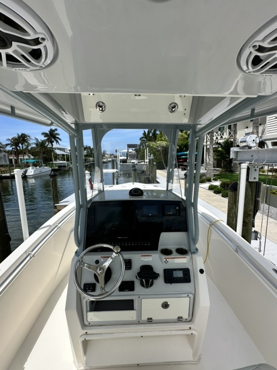 2021 Cobia 240 CC