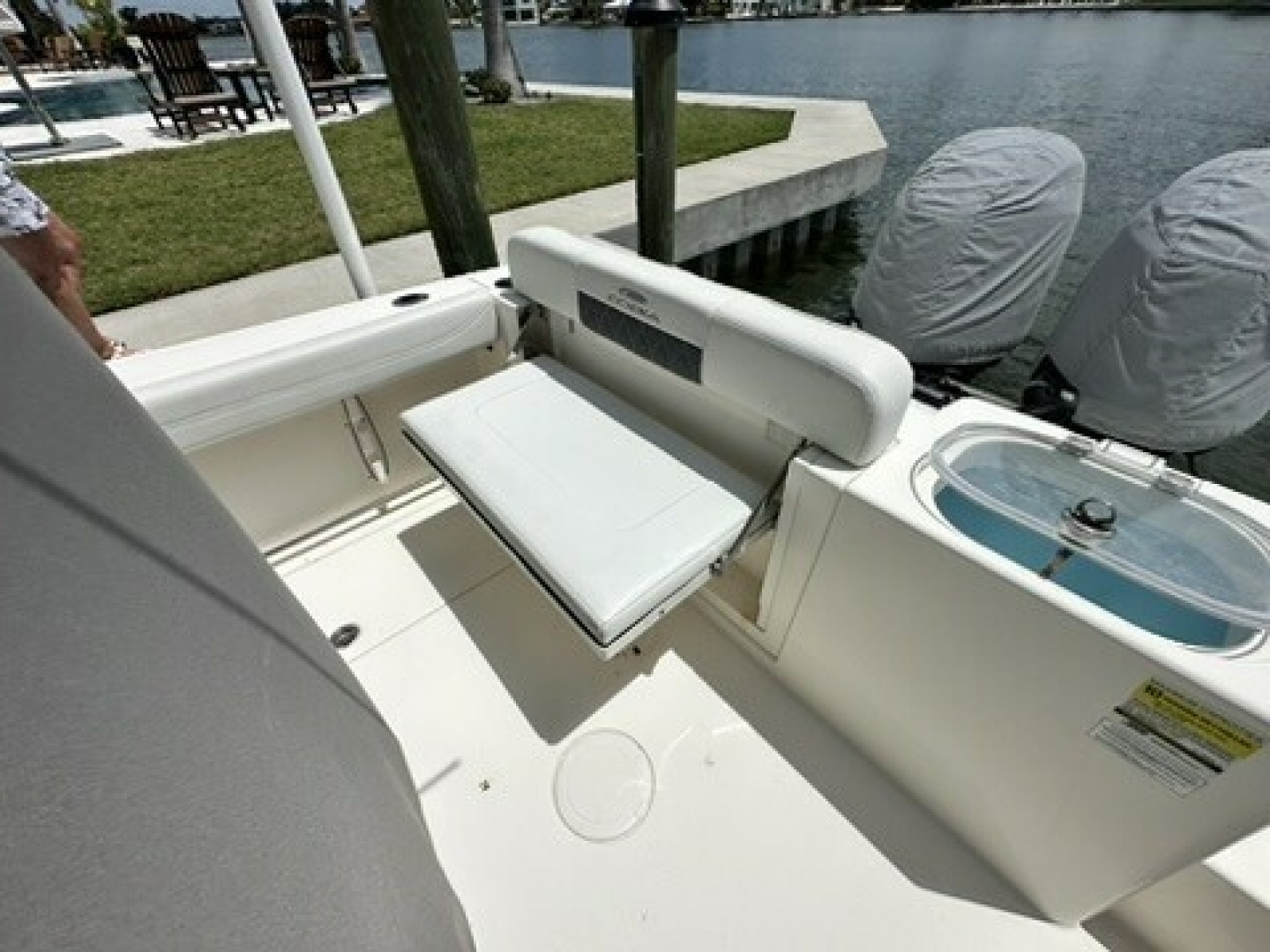 2021 Cobia 240 CC