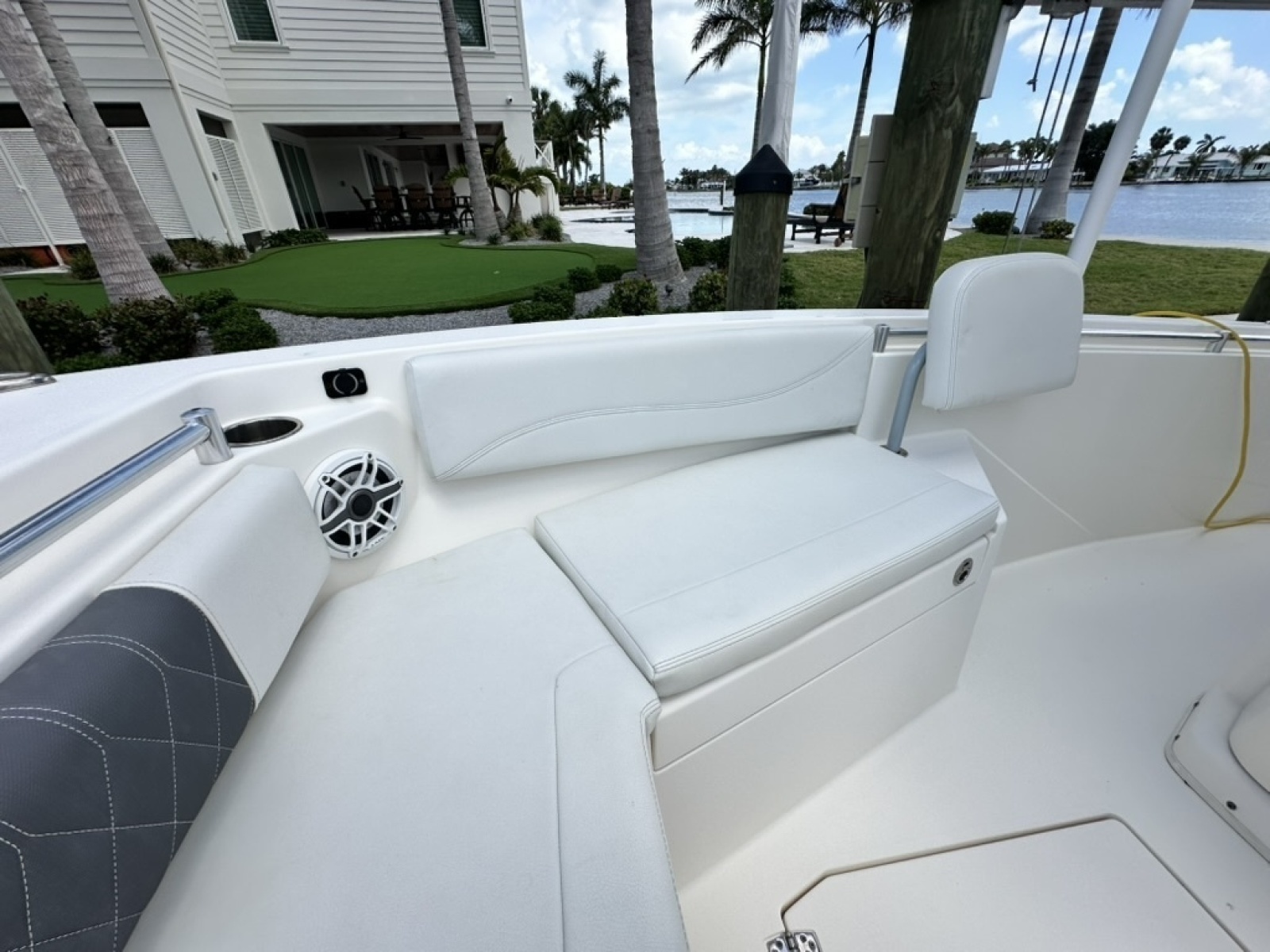 2021 Cobia 240 CC