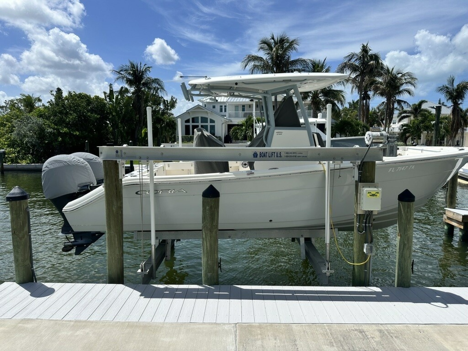 2021 Cobia 240 CC