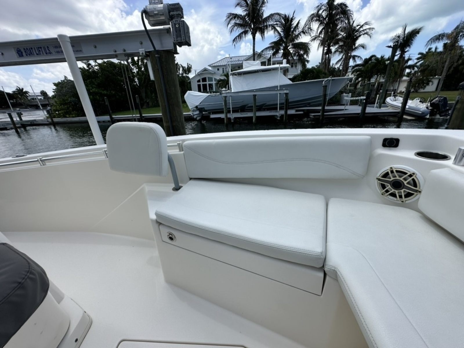 2021 Cobia 240 CC