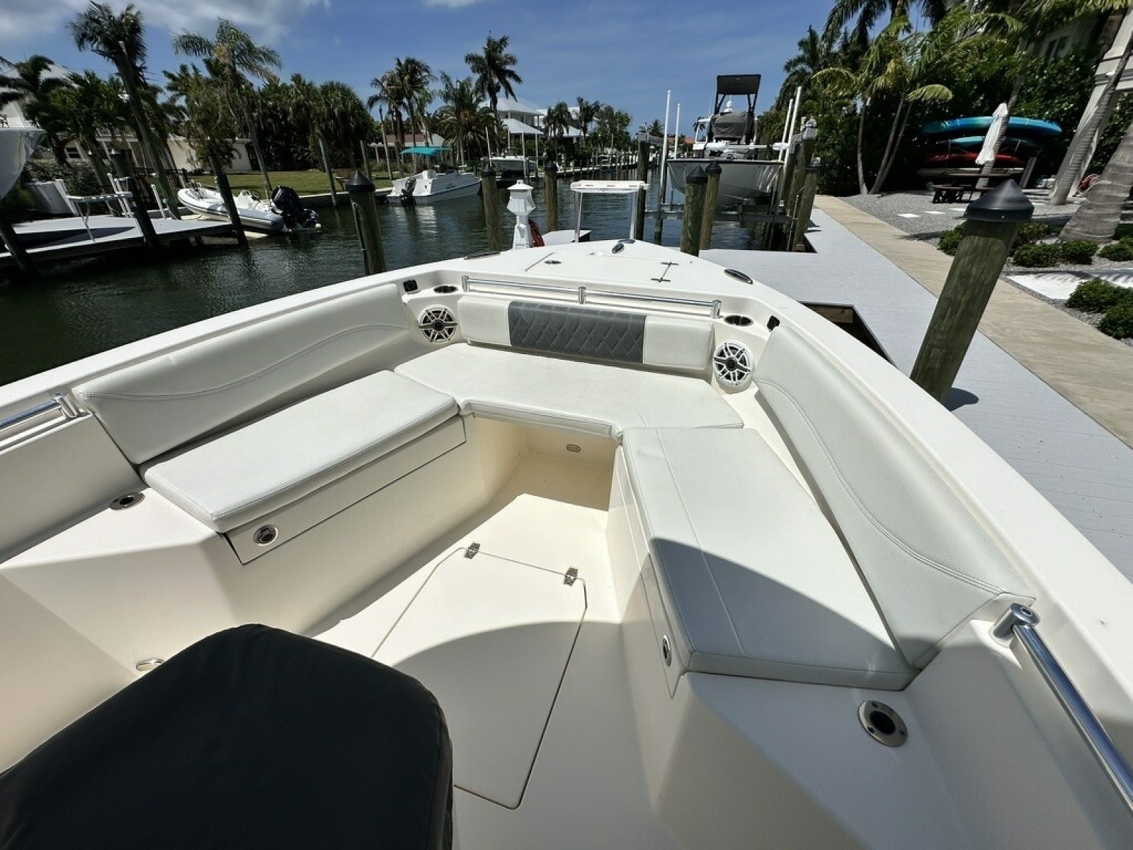 2021 Cobia 240 CC