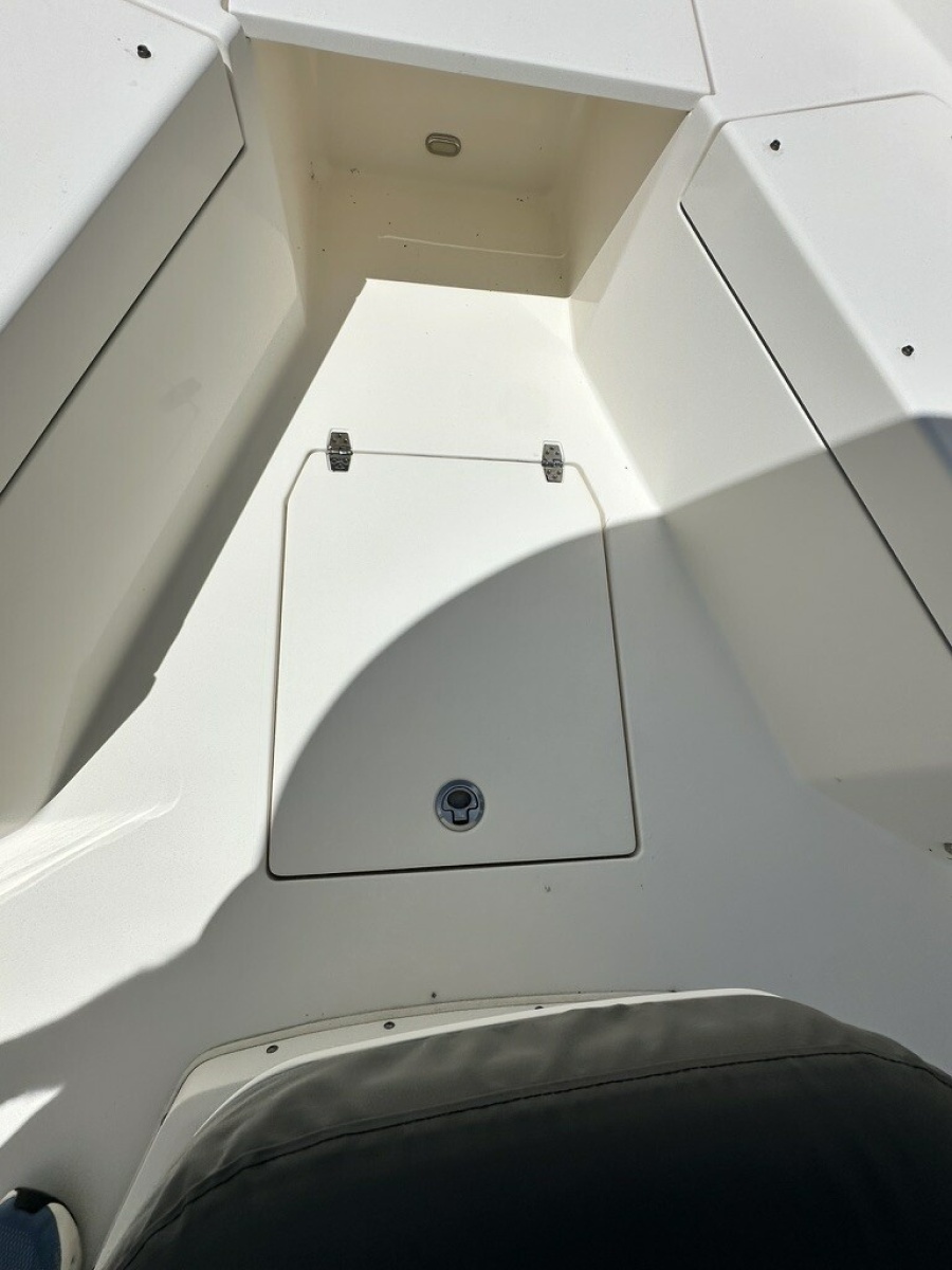 2021 Cobia 240 CC