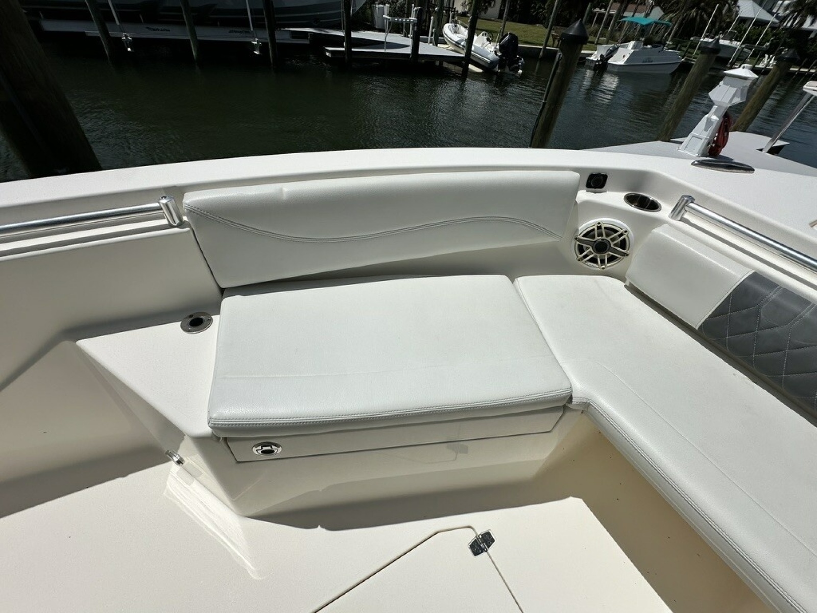 2021 Cobia 240 CC