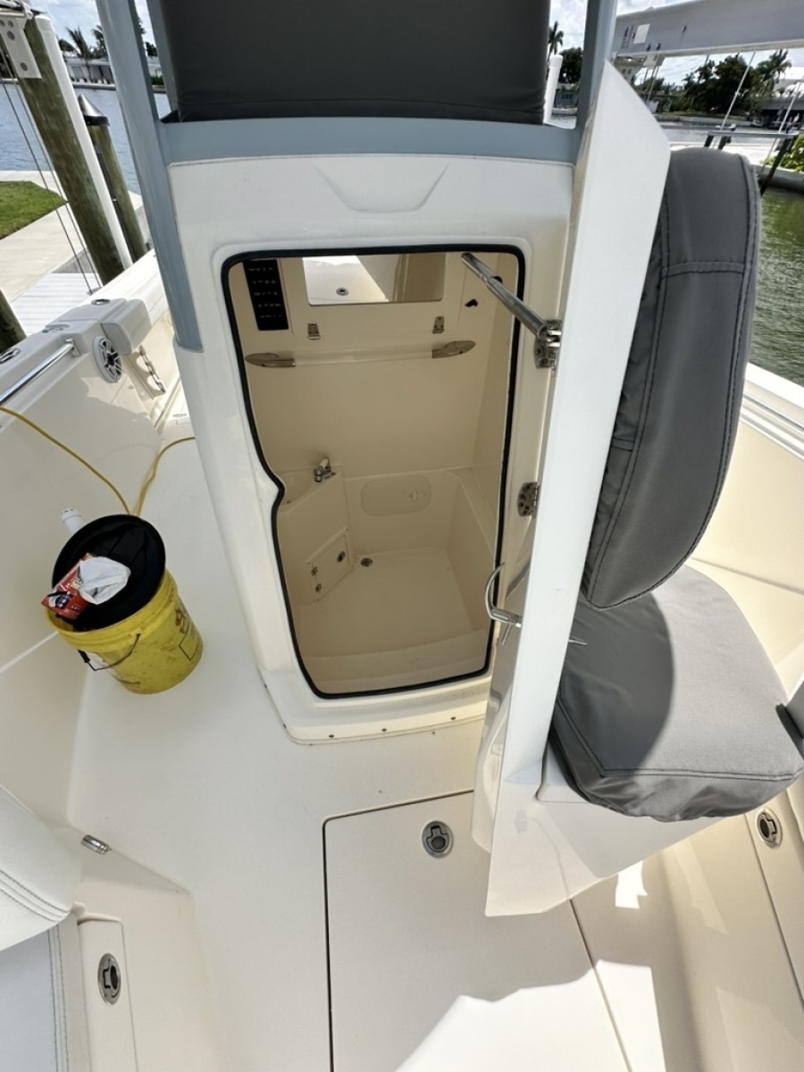 2021 Cobia 240 CC