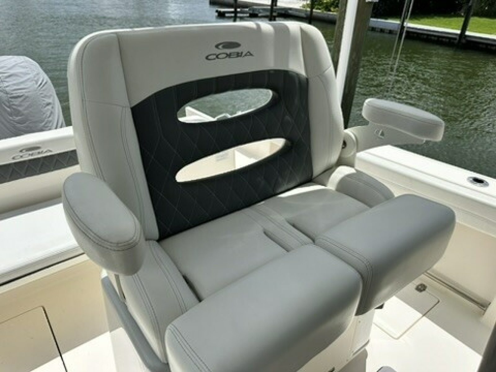 2021 Cobia 240 CC