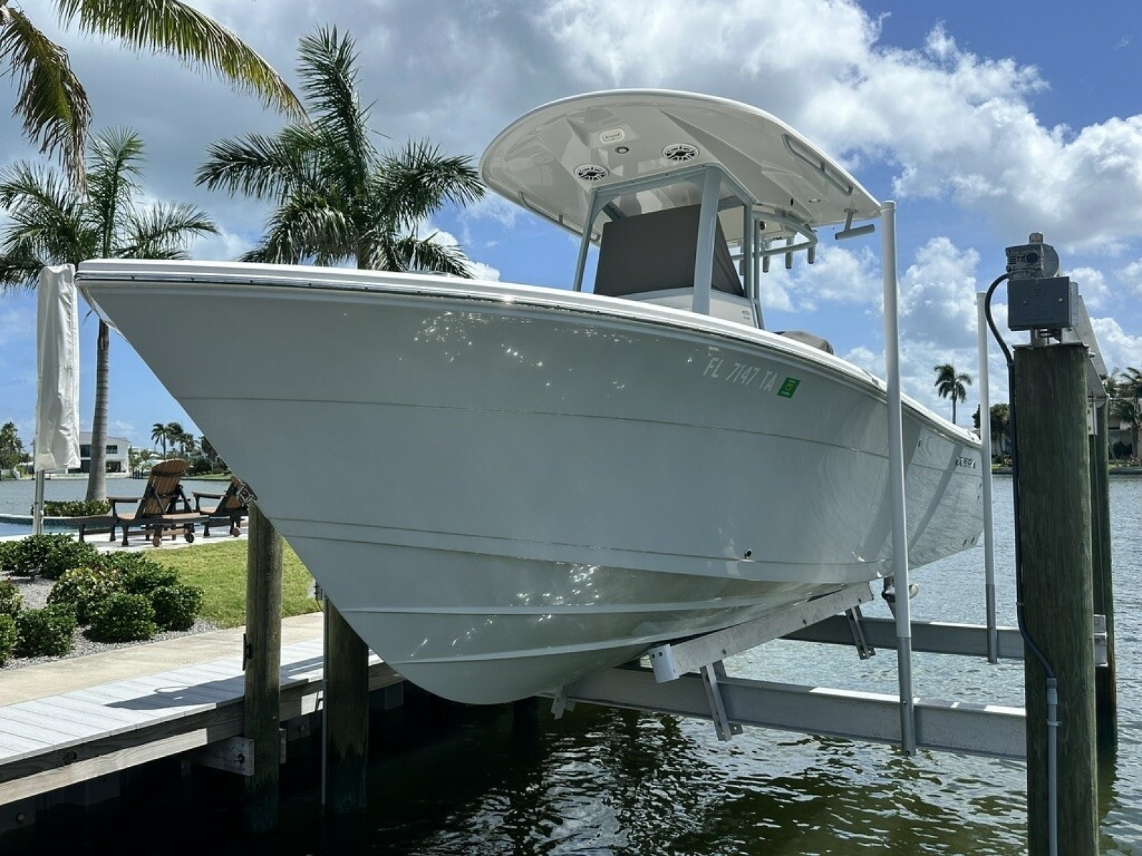 2021 Cobia 240 CC
