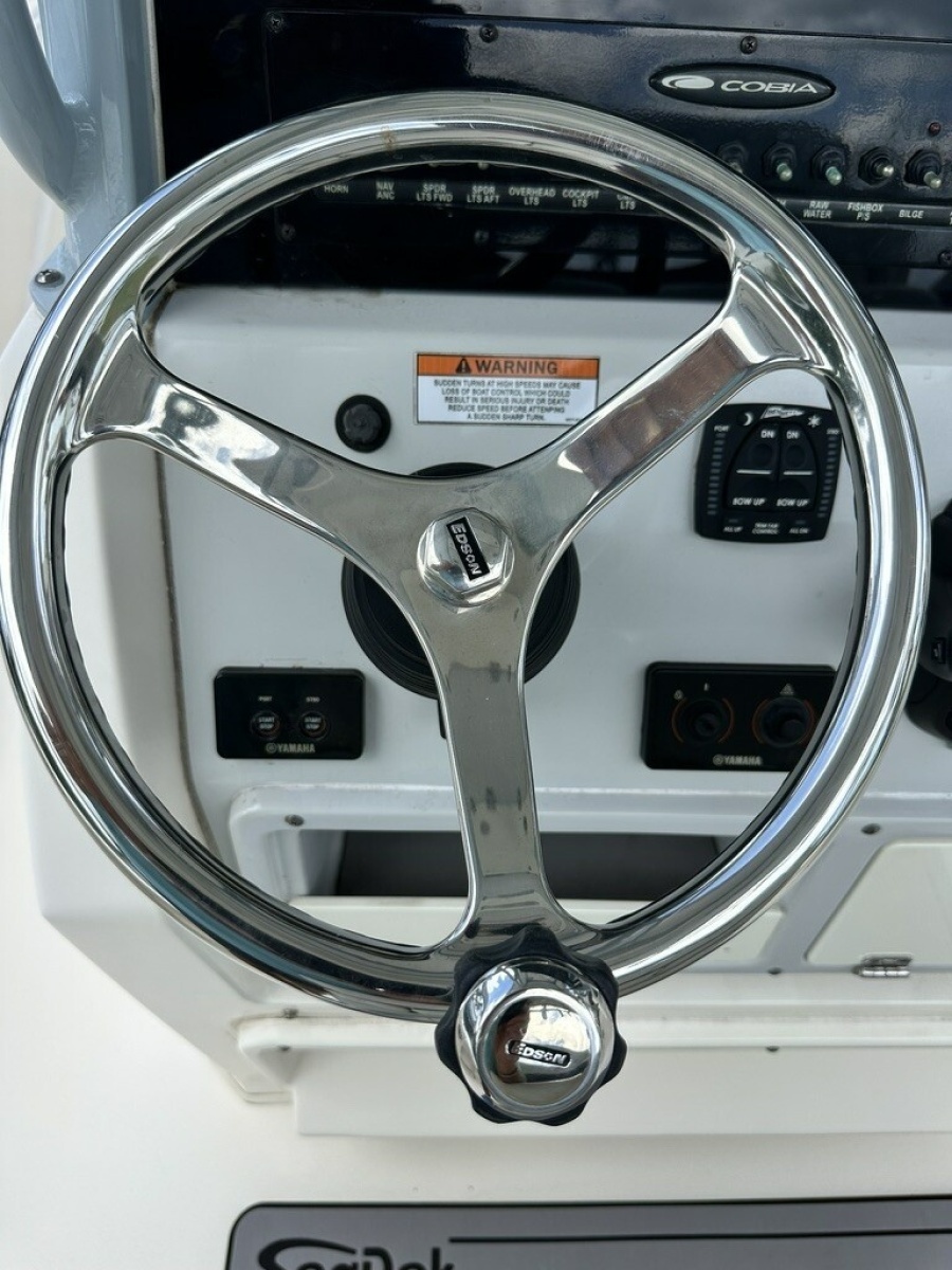 2021 Cobia 240 CC