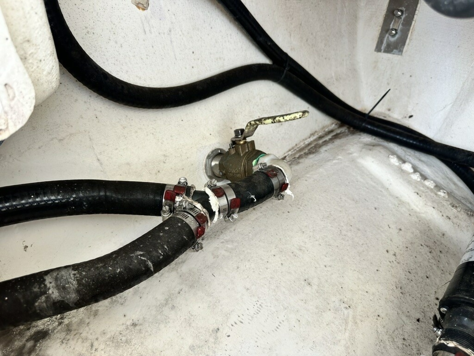 2021 Cobia 240 CC