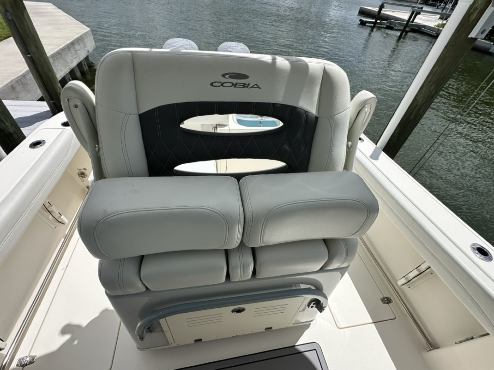 2021 Cobia 240 CC