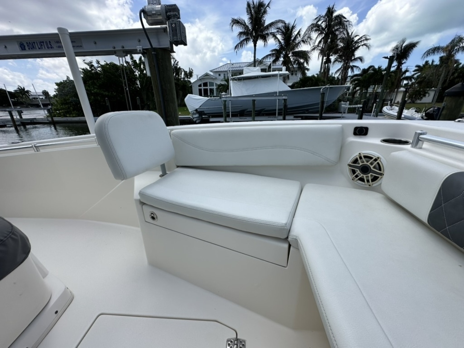 2021 Cobia 240 CC