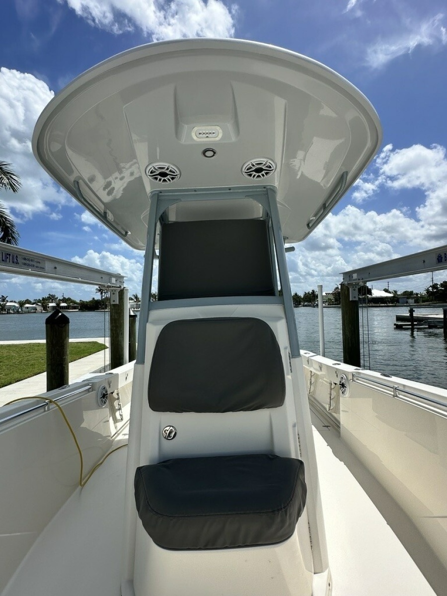 2021 Cobia 240 CC