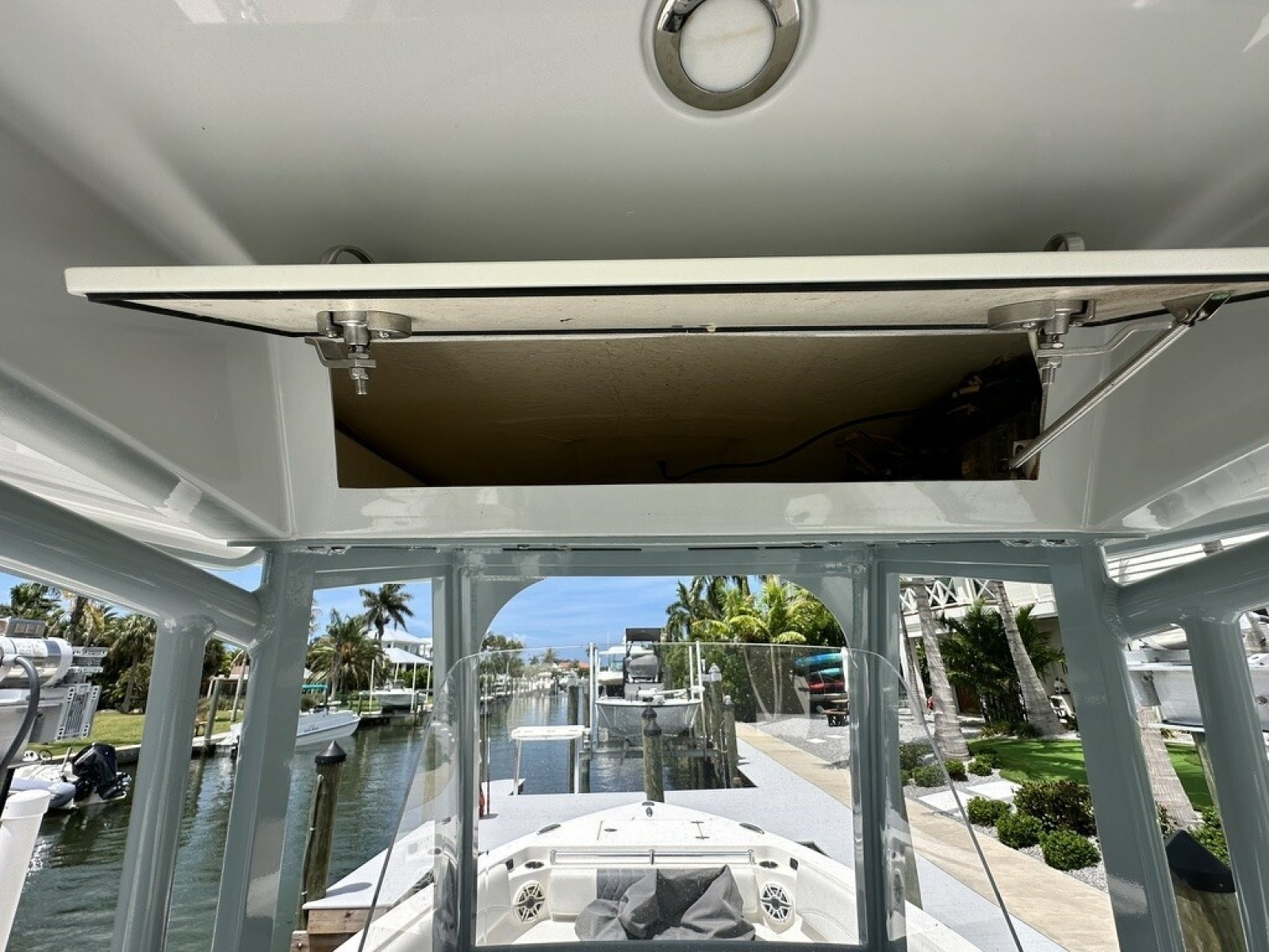 2021 Cobia 240 CC