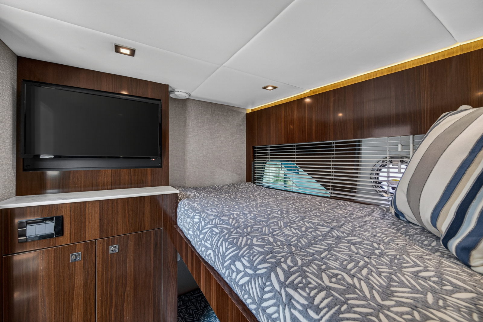 2023 Cruisers Yachts 50 CANTIUS