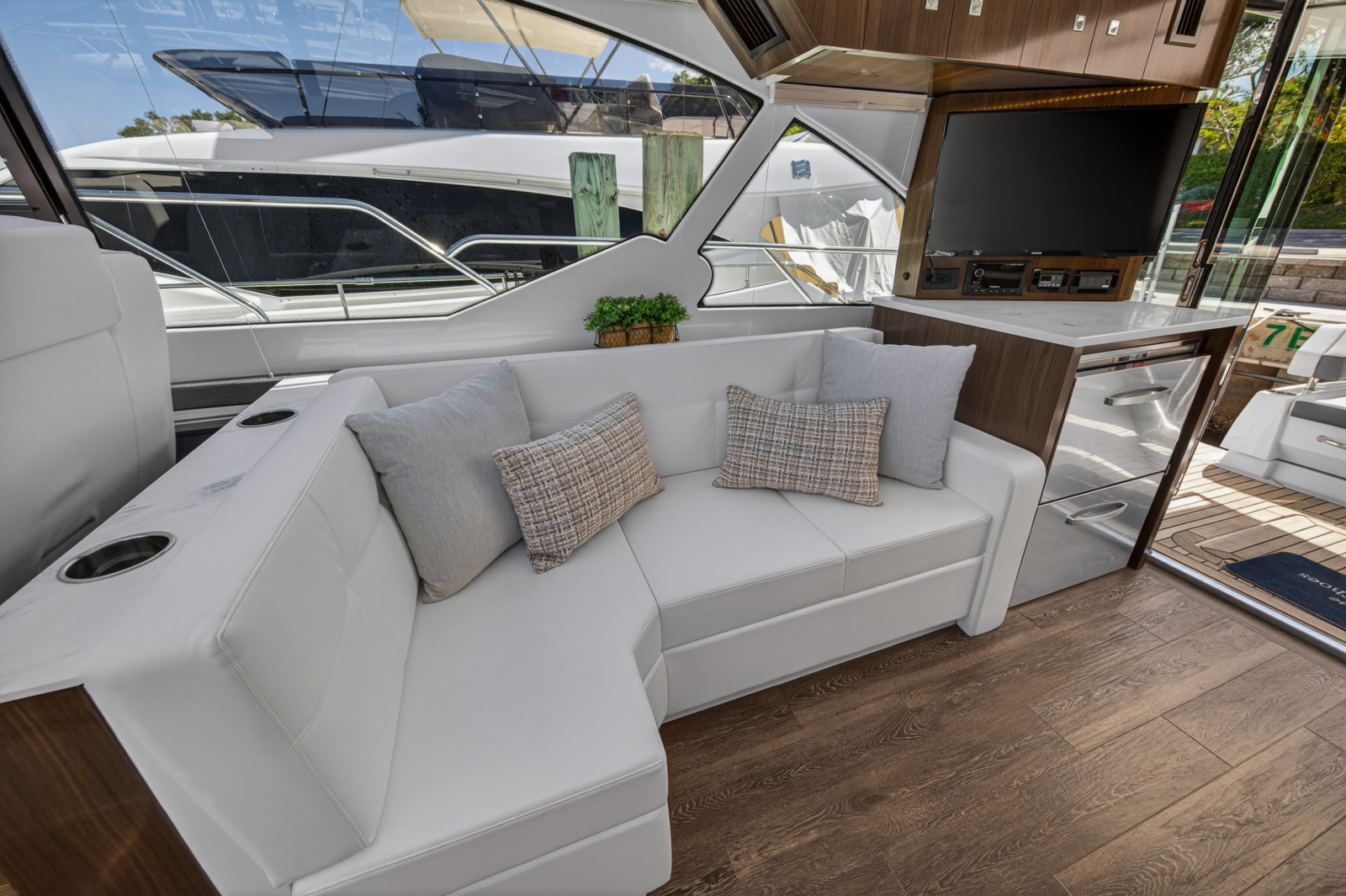 2023 Cruisers Yachts 50 CANTIUS