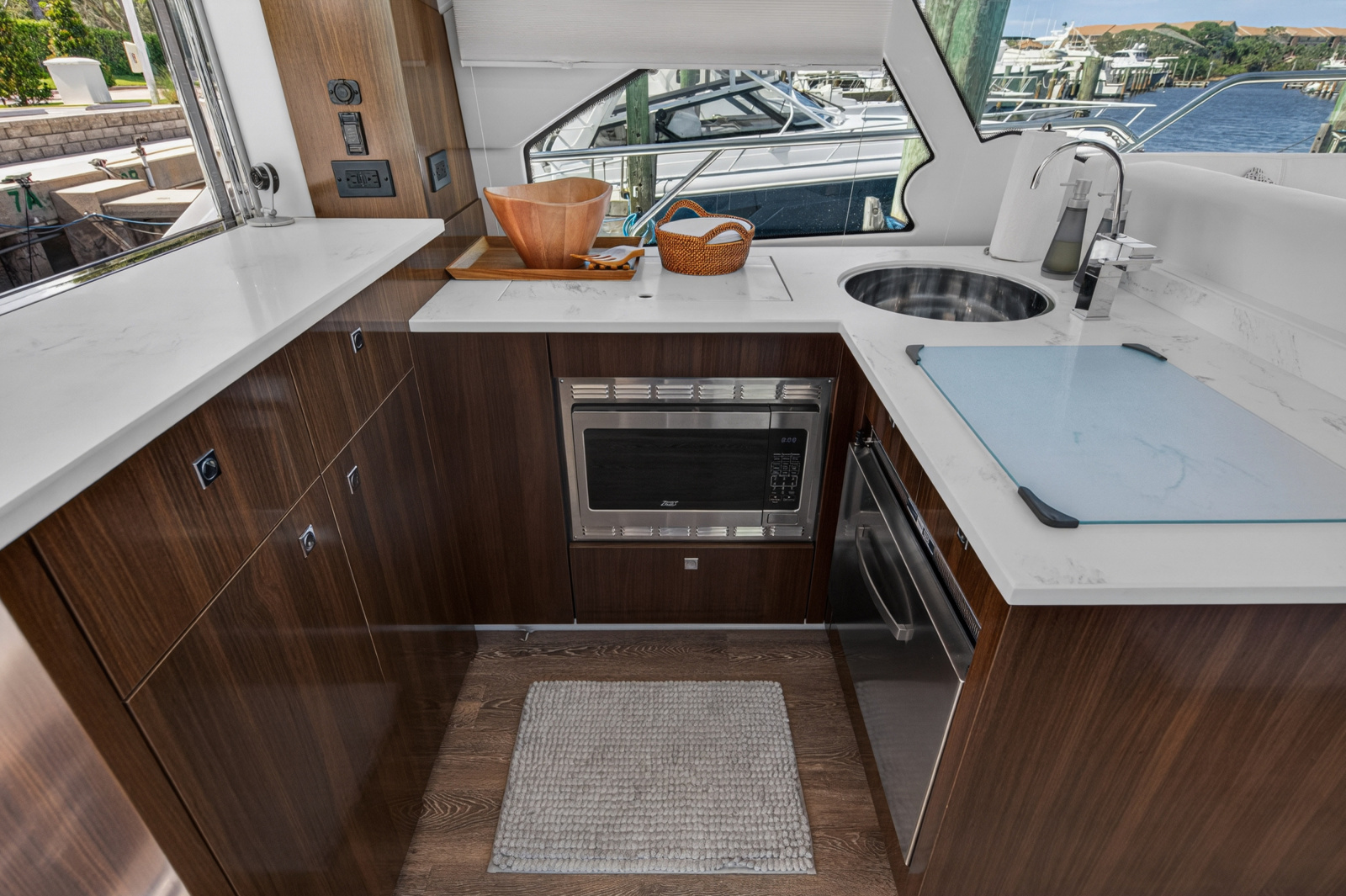 2023 Cruisers Yachts 50 CANTIUS