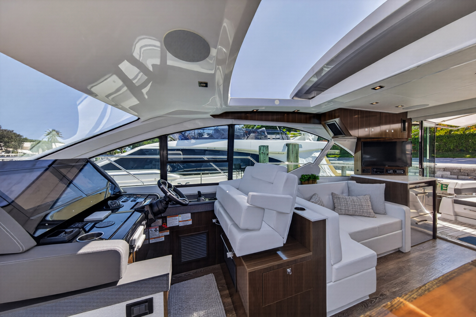 2023 Cruisers Yachts 50 CANTIUS