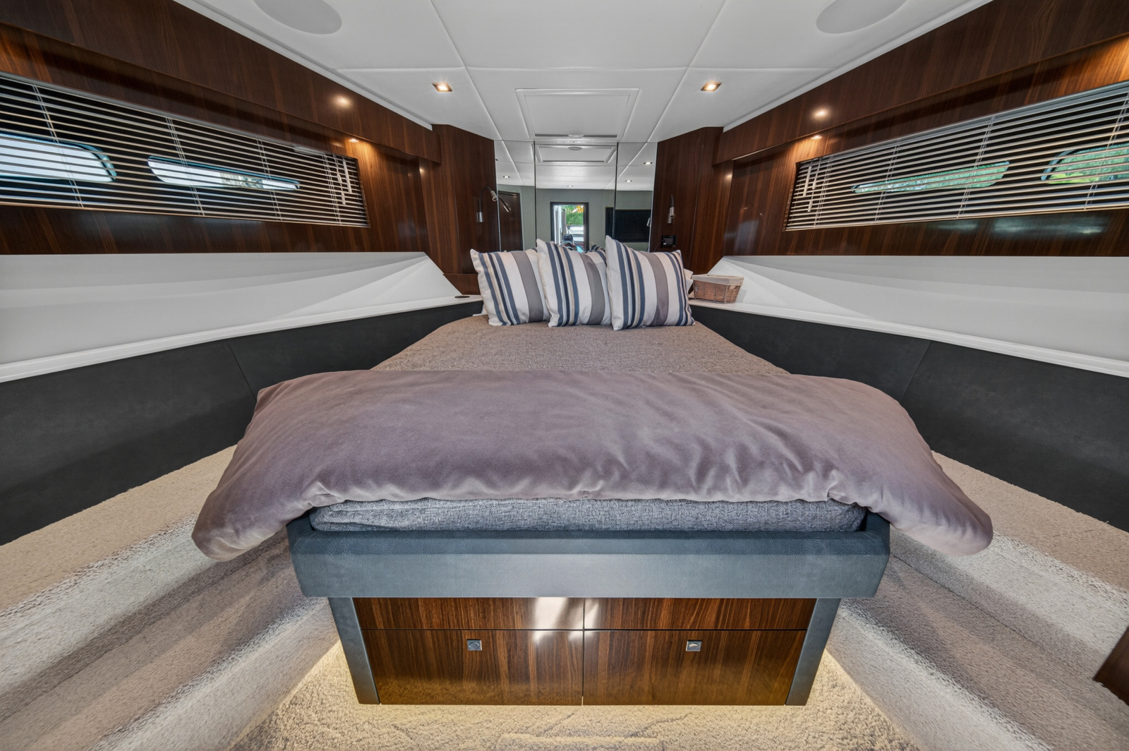 2023 Cruisers Yachts 50 CANTIUS