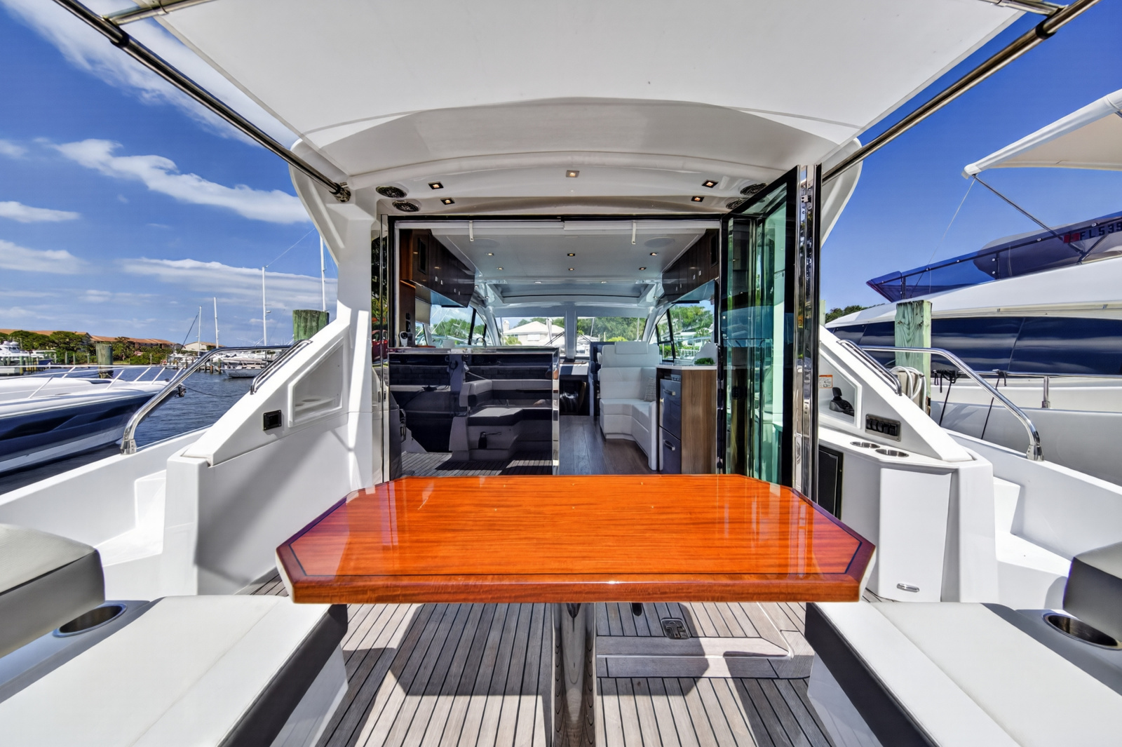 2023 Cruisers Yachts 50 CANTIUS