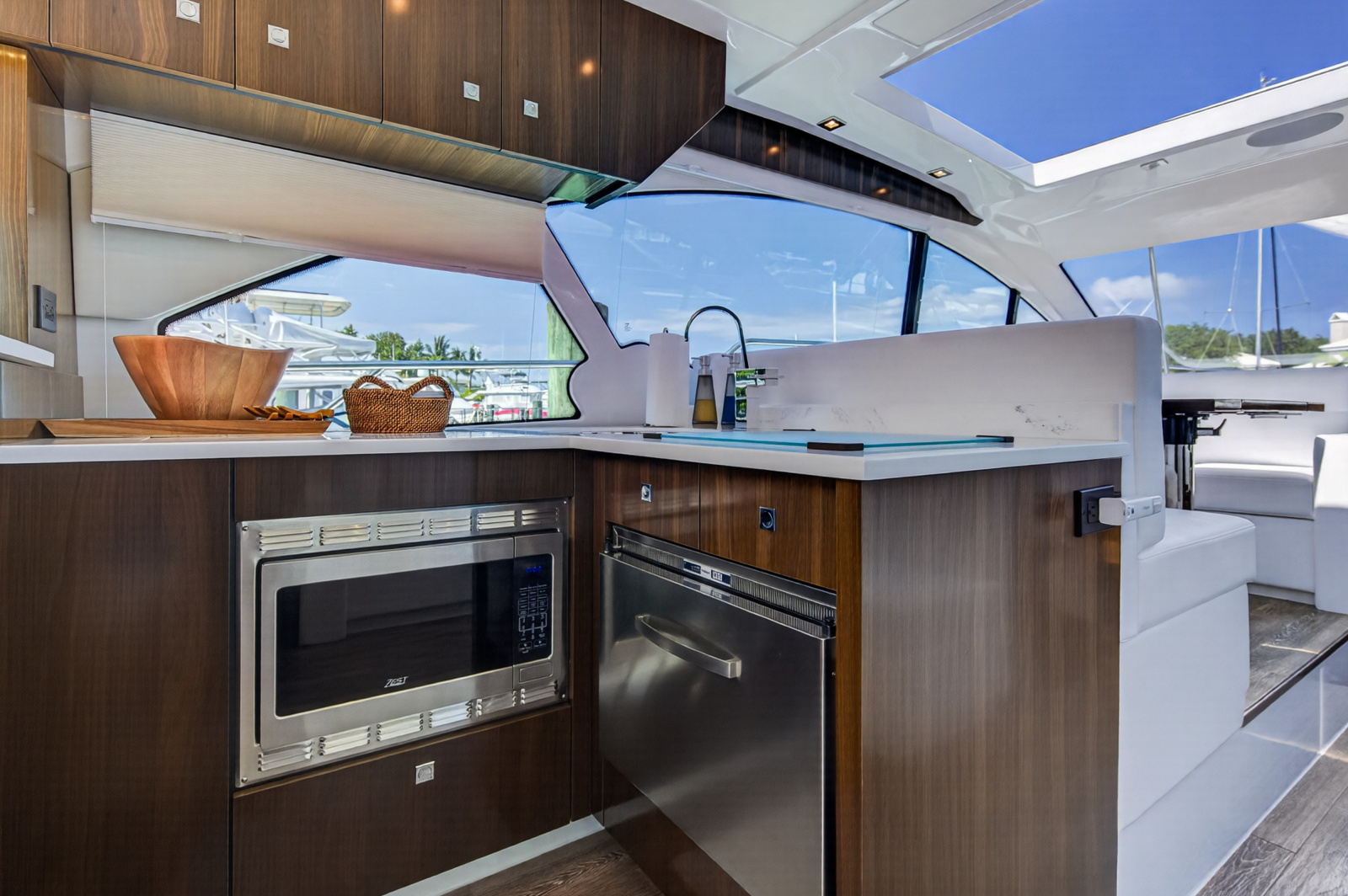 2023 Cruisers Yachts 50 CANTIUS