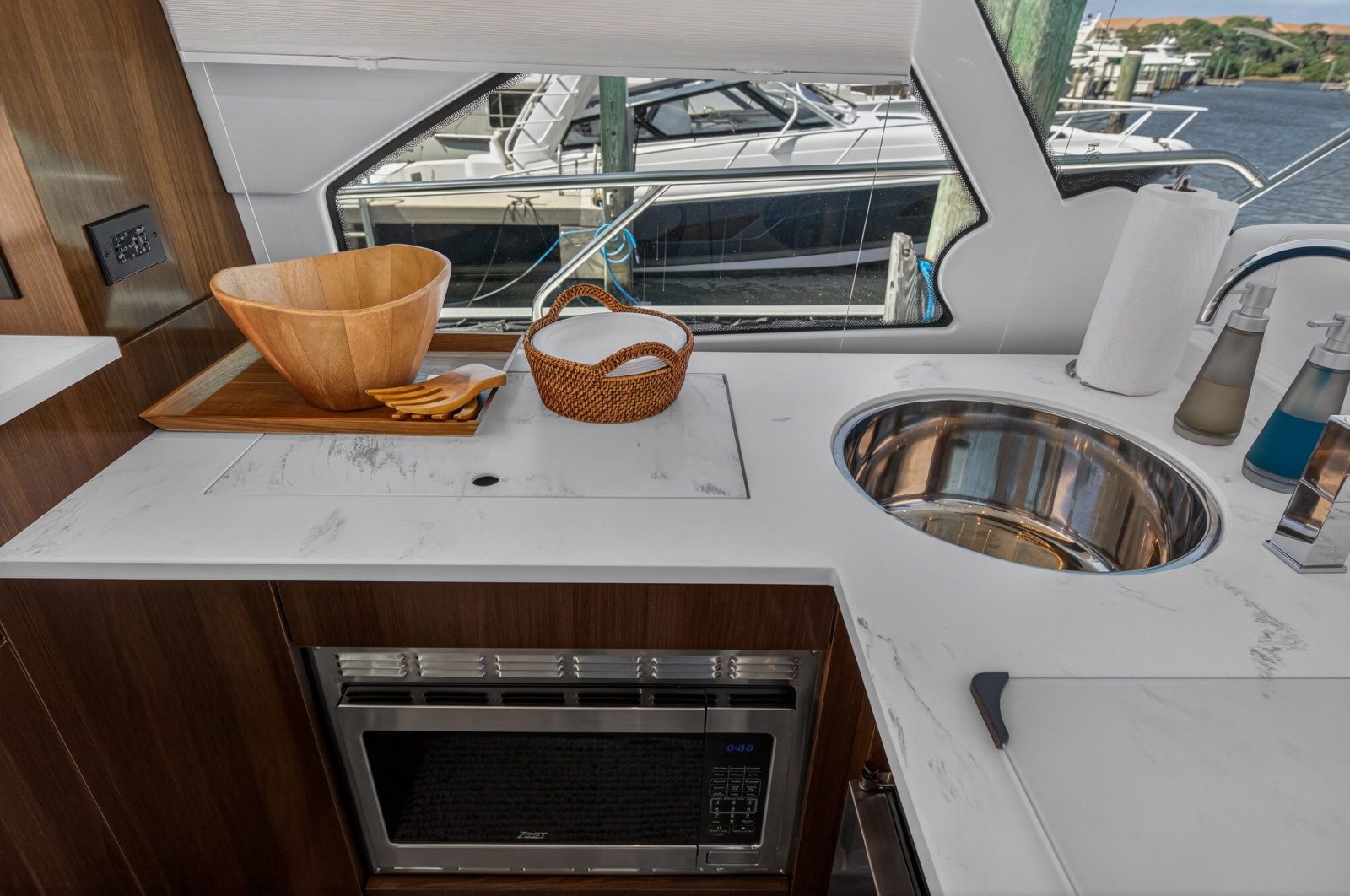 2023 Cruisers Yachts 50 CANTIUS