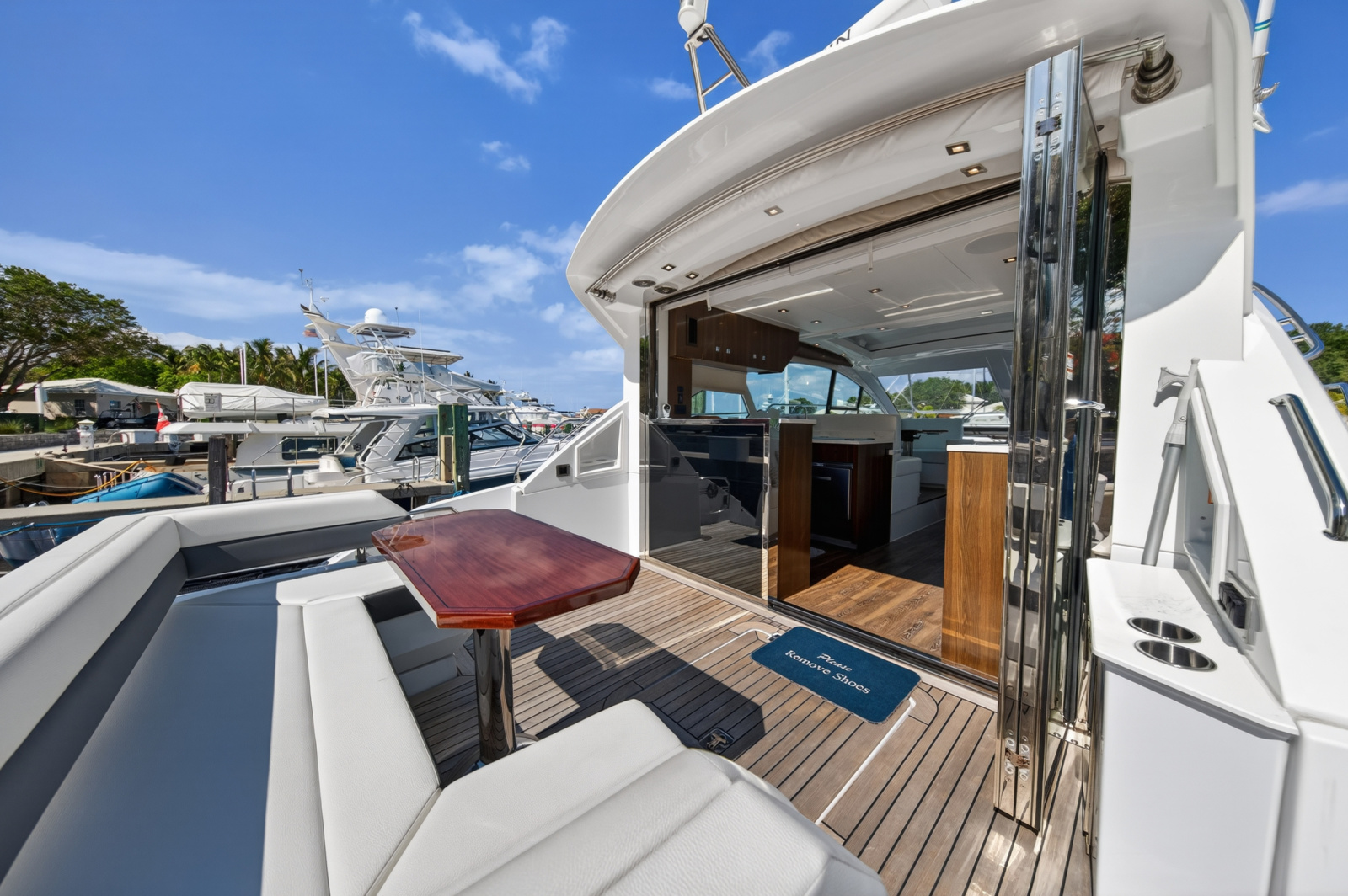 2023 Cruisers Yachts 50 CANTIUS