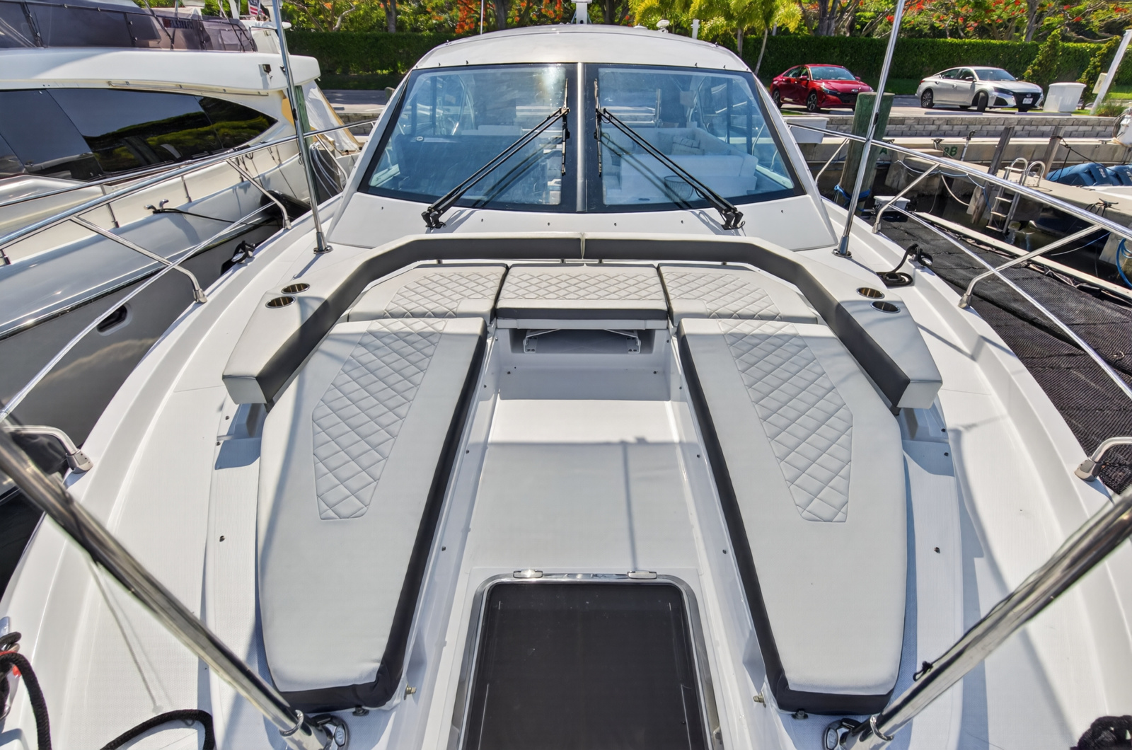 2023 Cruisers Yachts 50 CANTIUS