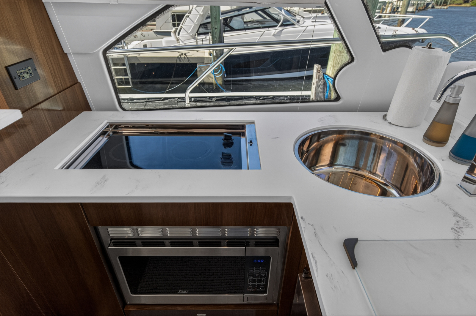 2023 Cruisers Yachts 50 CANTIUS