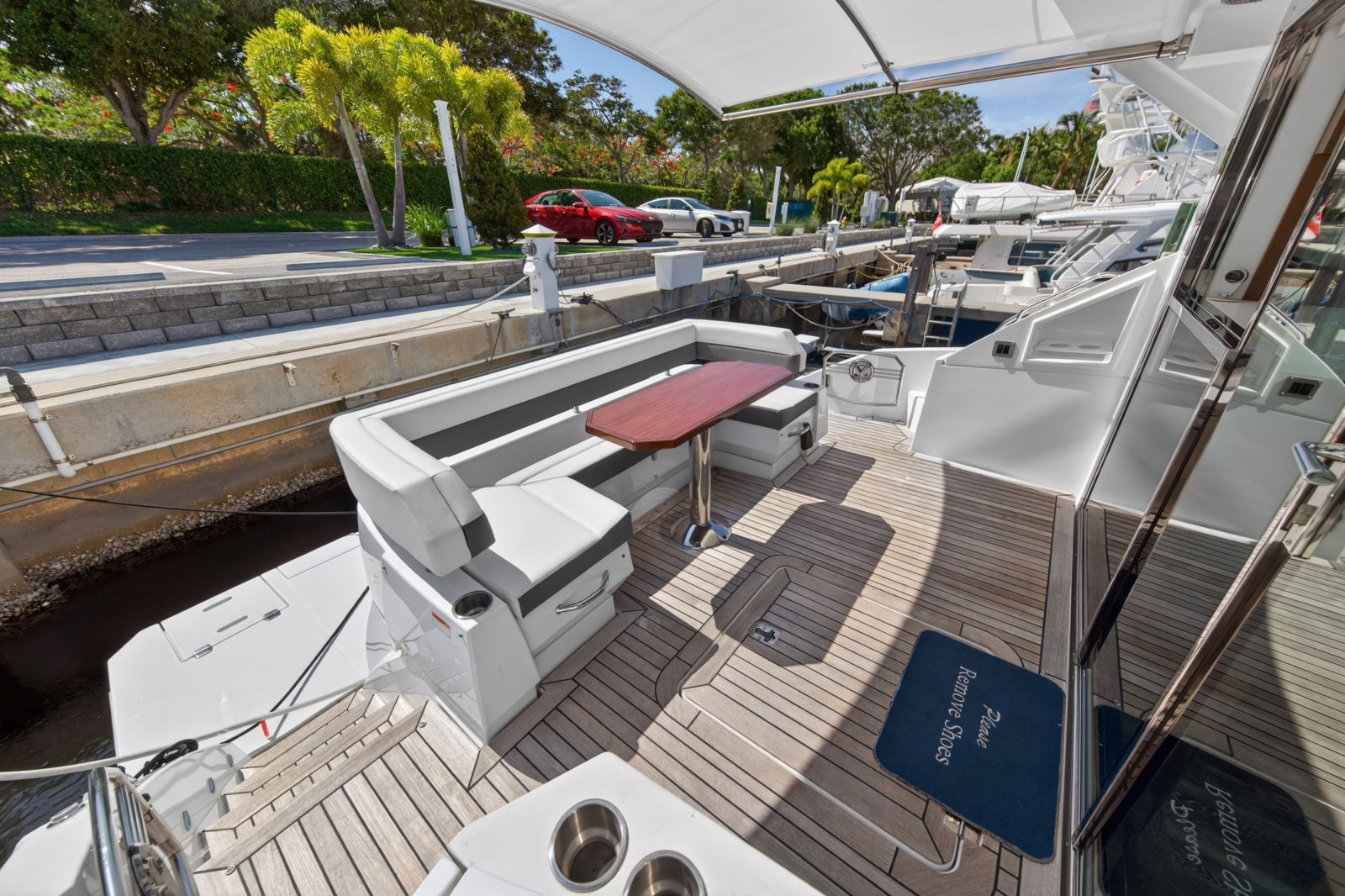 2023 Cruisers Yachts 50 CANTIUS