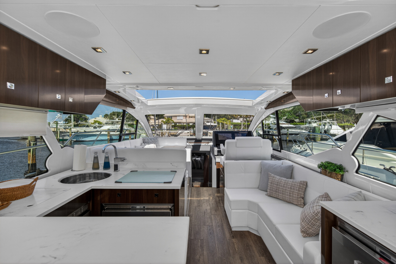2023 Cruisers Yachts 50 CANTIUS