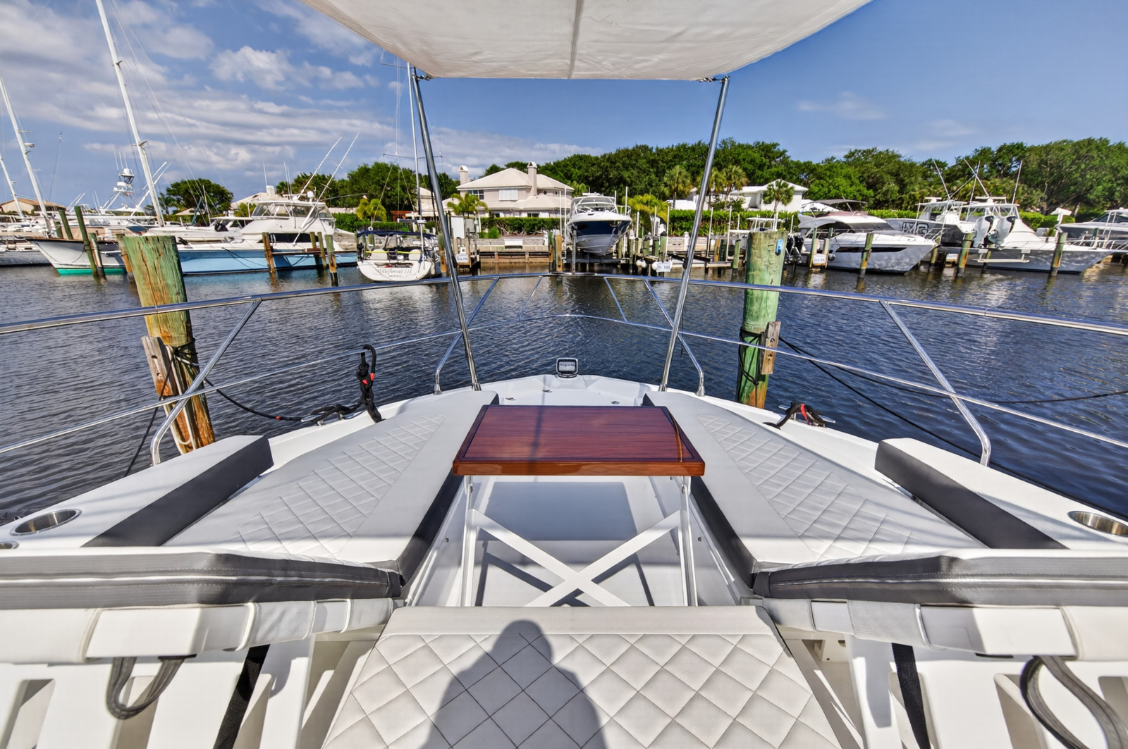 2023 Cruisers Yachts 50 CANTIUS