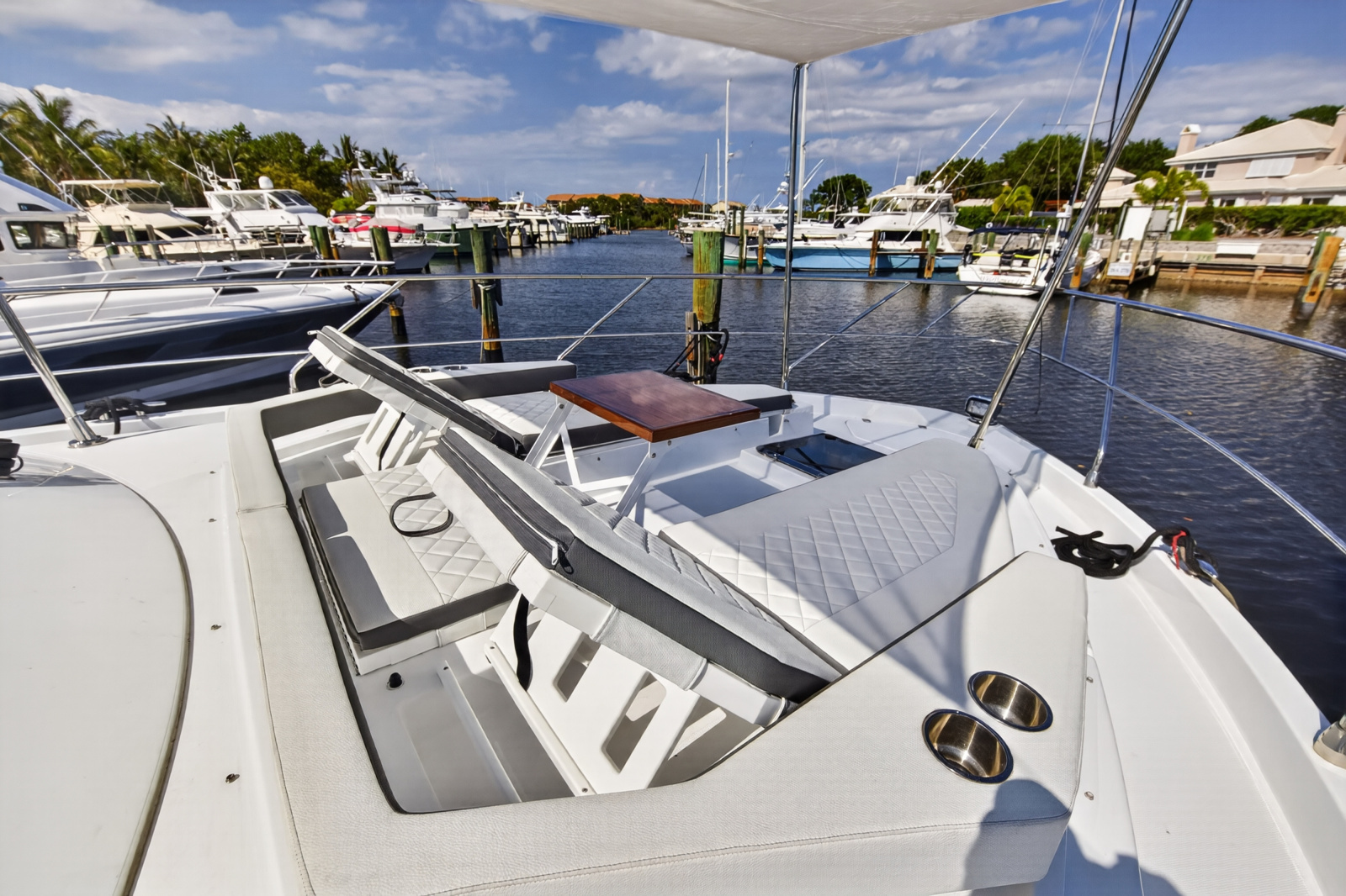 2023 Cruisers Yachts 50 CANTIUS