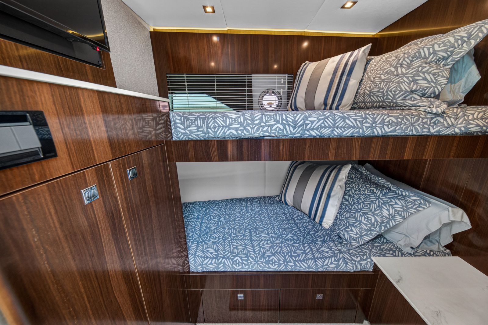 2023 Cruisers Yachts 50 CANTIUS