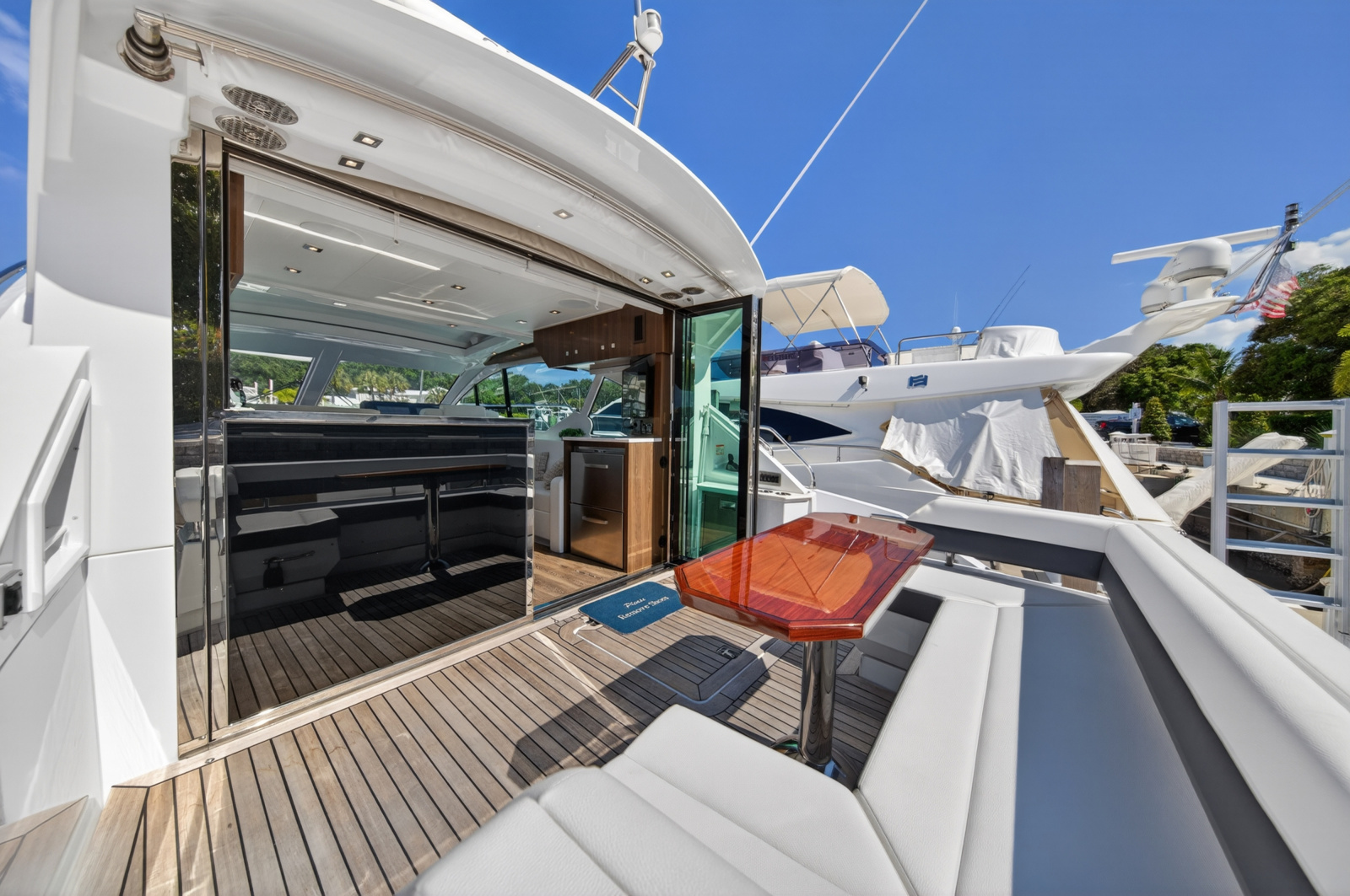2023 Cruisers Yachts 50 CANTIUS
