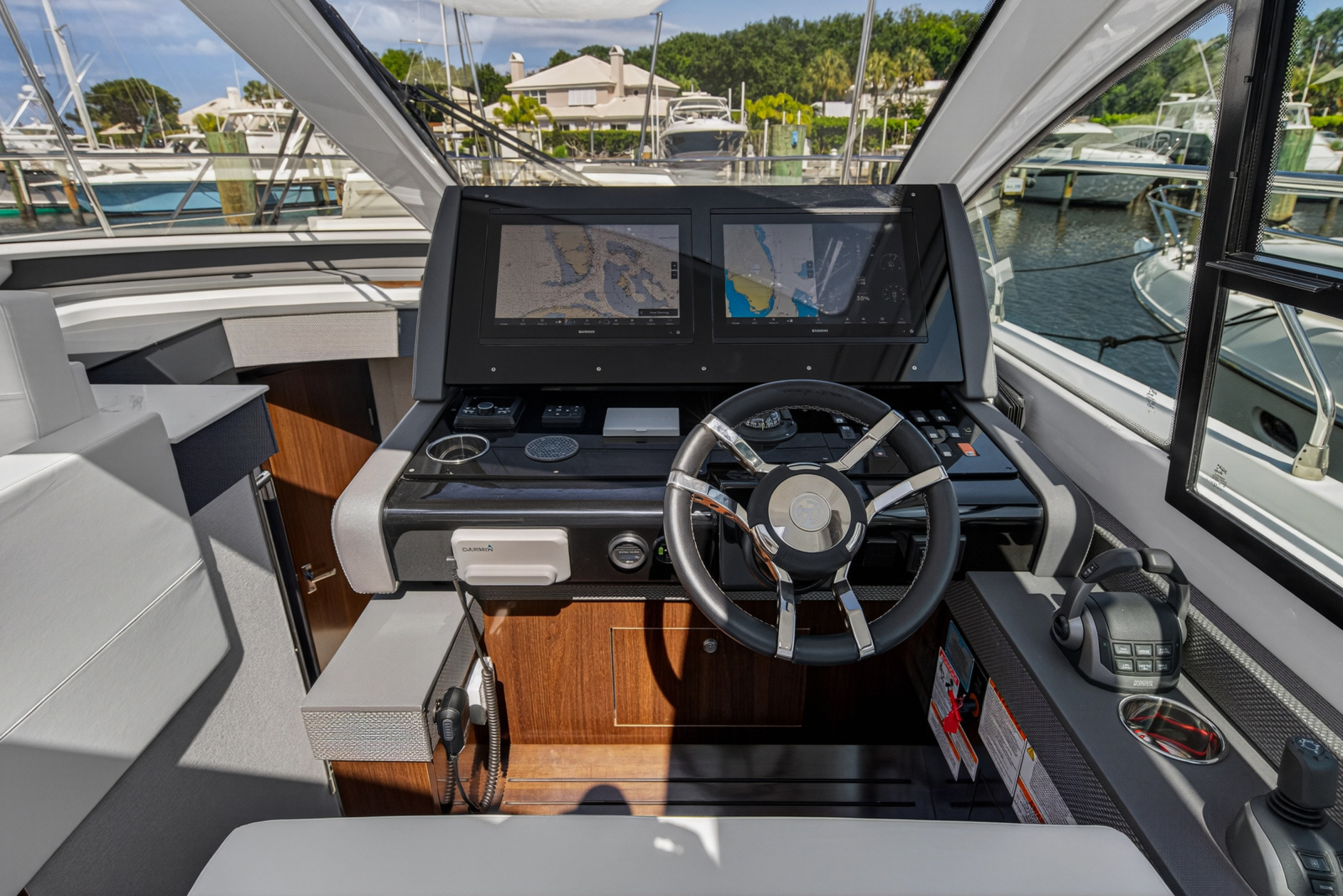 2023 Cruisers Yachts 50 CANTIUS