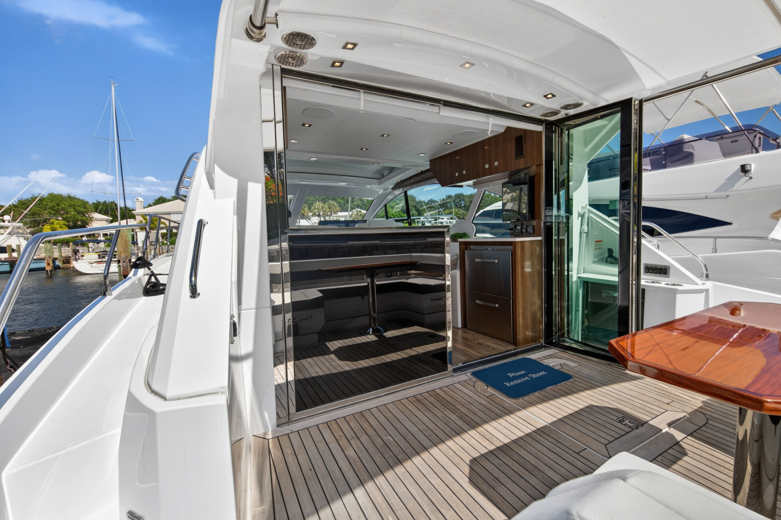 2023 Cruisers Yachts 50 CANTIUS